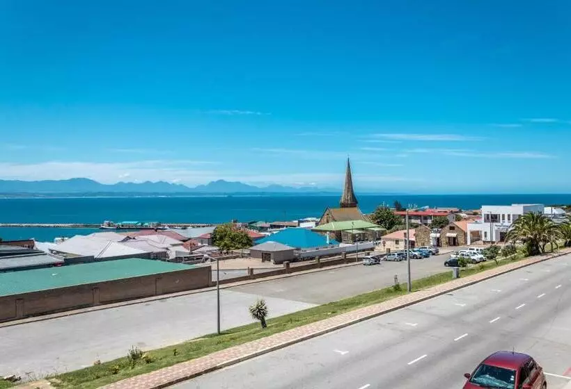 Majatalo Sandstone Manor