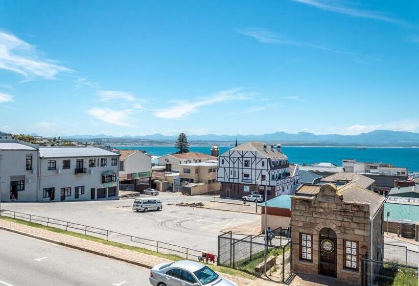 פנסיון Sandstone Manor