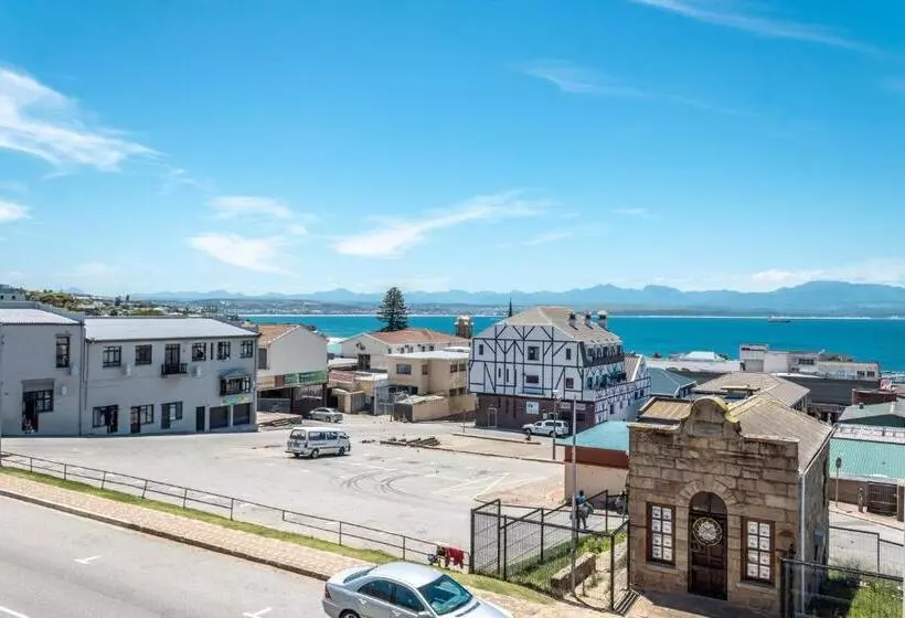 Majatalo Sandstone Manor