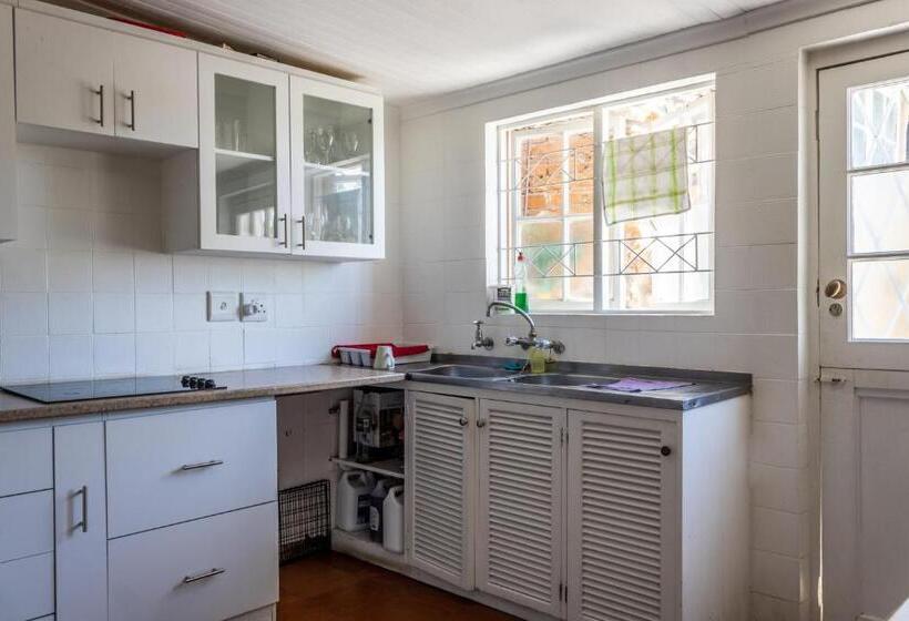 פנסיון Sandstone Manor