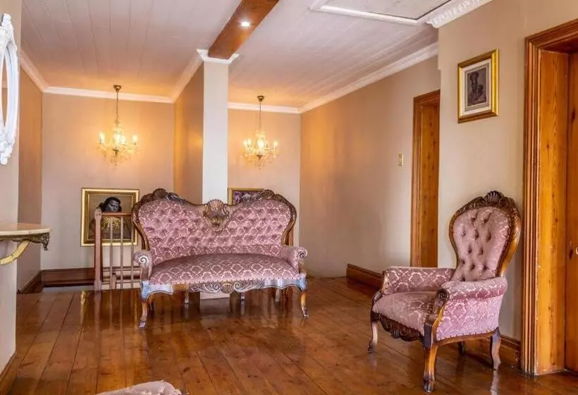 Majatalo Sandstone Manor