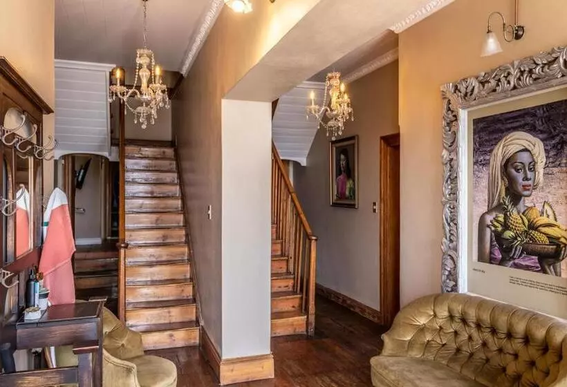 Majatalo Sandstone Manor