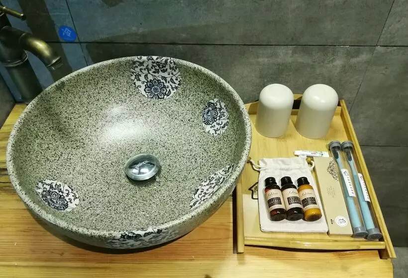 پانسیون Yun Meng Qi  Inn