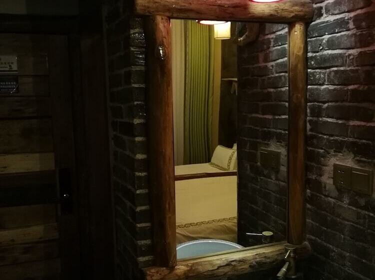 פנסיון Yun Meng Qi  Inn