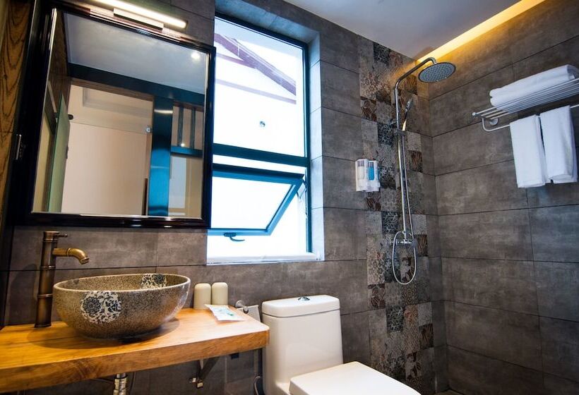 פנסיון Yun Meng Qi  Inn