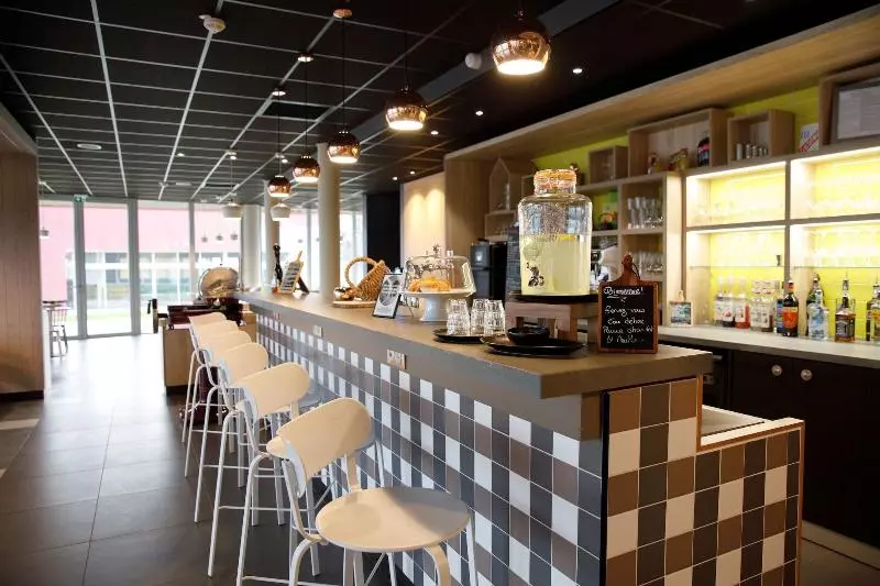 ホテル Campanile Findrol Annemasse Savoie Leman