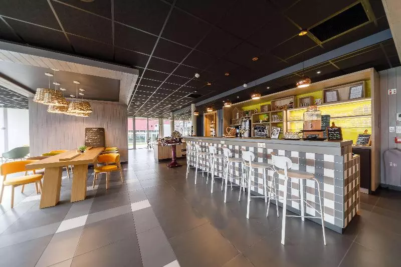 ホテル Campanile Findrol Annemasse Savoie Leman