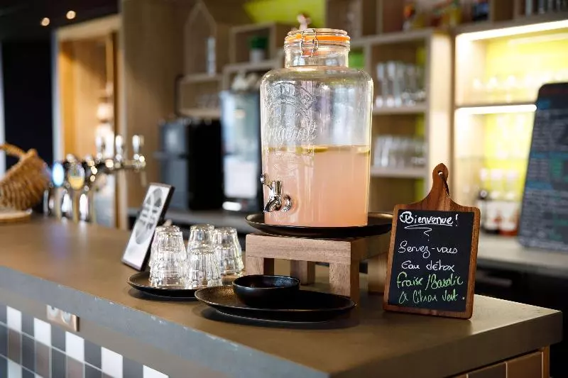 ホテル Campanile Findrol Annemasse Savoie Leman