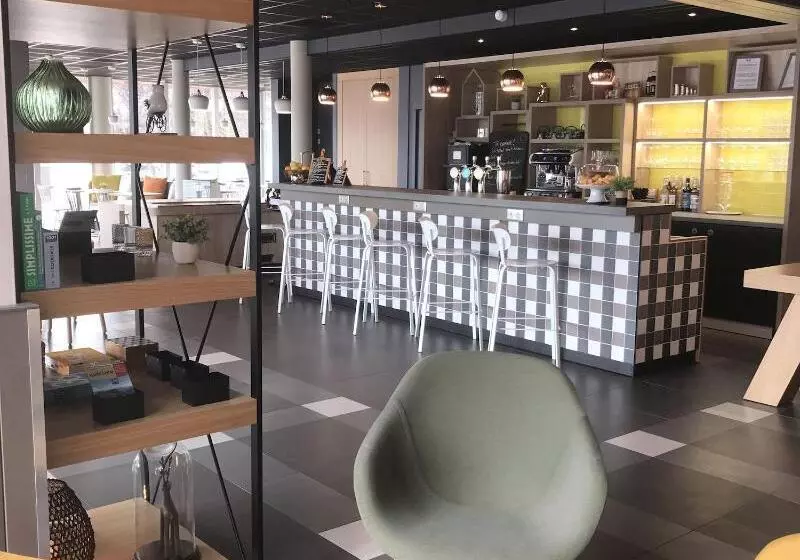 ホテル Campanile Findrol Annemasse Savoie Leman