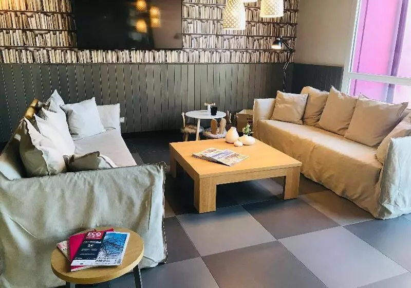 ホテル Campanile Findrol Annemasse Savoie Leman