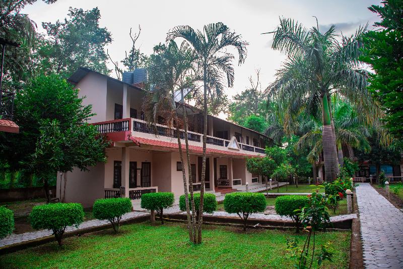 هتل Chitwan Riverside Resort By Oyo Rooms