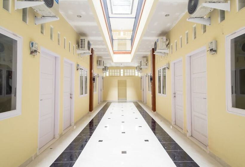 호텔 Kamani Homestay Syariah By Oyo Rooms