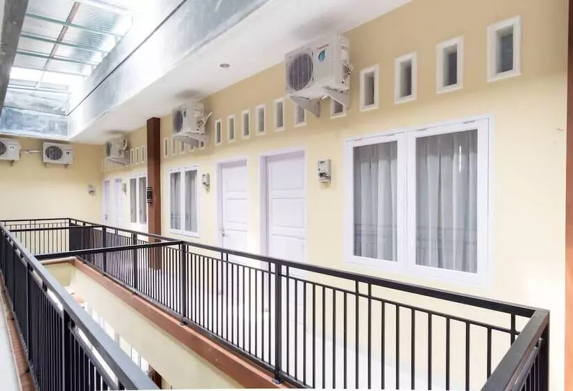 ホテル Kamani Homestay Syariah By Oyo Rooms