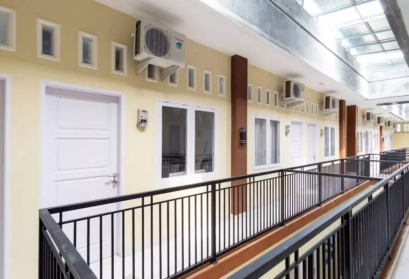 ホテル Kamani Homestay Syariah By Oyo Rooms