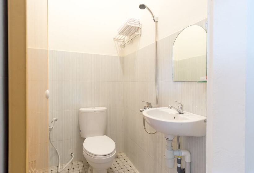 호텔 Kamani Homestay Syariah By Oyo Rooms