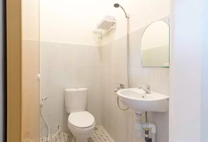 ホテル Kamani Homestay Syariah By Oyo Rooms