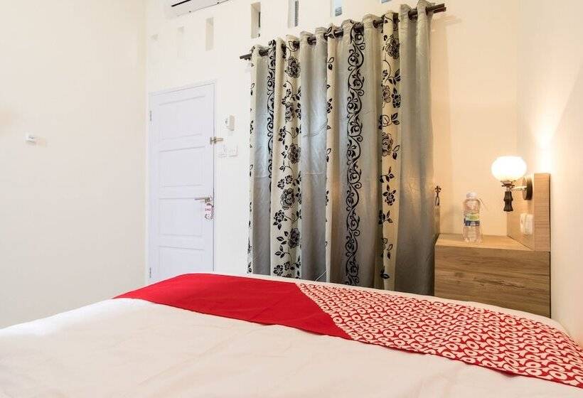 호텔 Kamani Homestay Syariah By Oyo Rooms