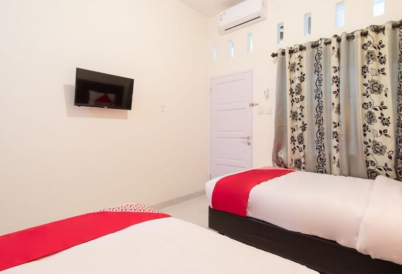 호텔 Kamani Homestay Syariah By Oyo Rooms