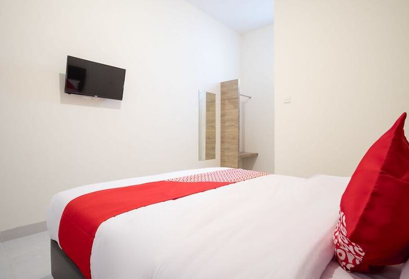 호텔 Kamani Homestay Syariah By Oyo Rooms