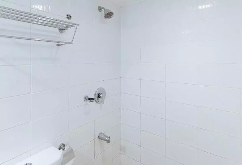 Hotelli Reddoorz At Kassel Residences Parañaque