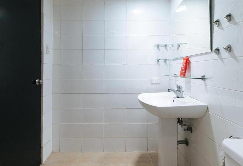 فندق Reddoorz At Kassel Residences Parañaque