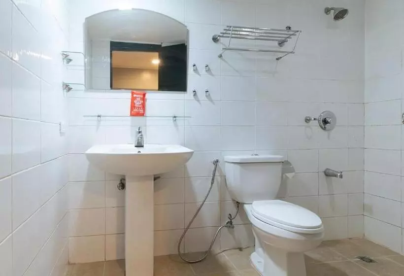 Hotelli Reddoorz At Kassel Residences Parañaque