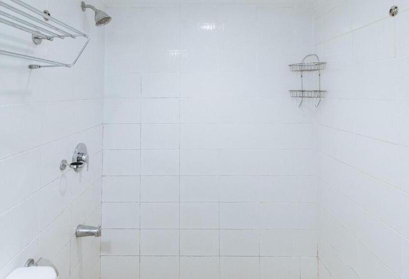 فندق Reddoorz At Kassel Residences Parañaque