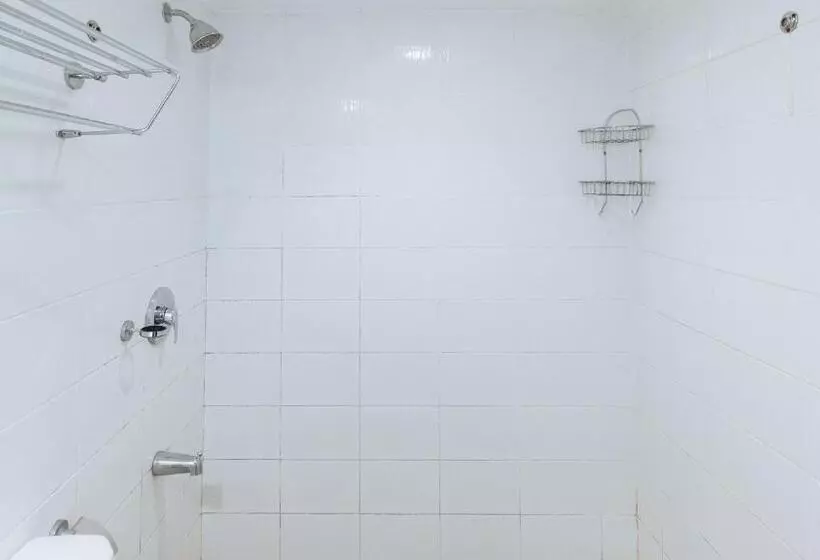 Hotelli Reddoorz At Kassel Residences Parañaque