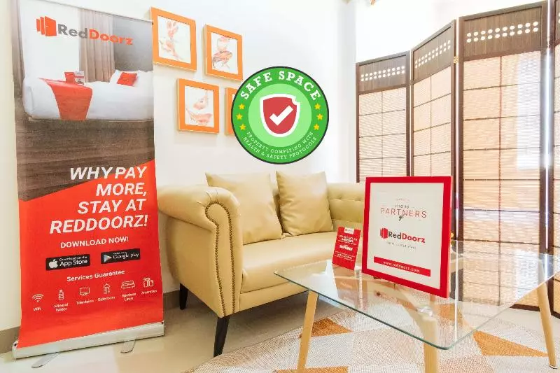 Hotelli Reddoorz At Kassel Residences Parañaque