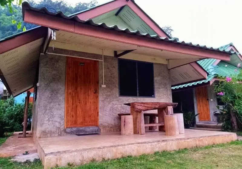 Majatalo Ban Rim Nam Tharnthong