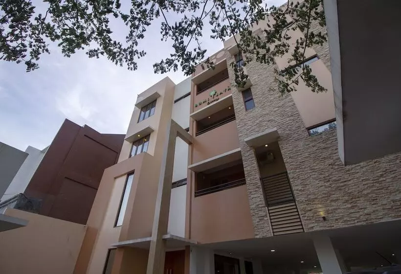 ペンション Reddoorz Plus @ Cbd Bintaro