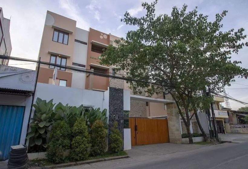 ペンション Reddoorz Plus @ Cbd Bintaro