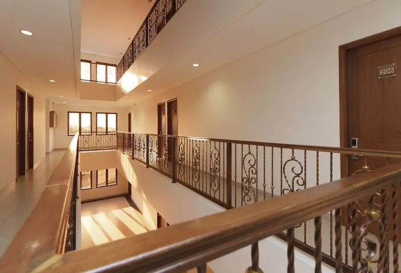 ペンション Reddoorz Plus @ Cbd Bintaro