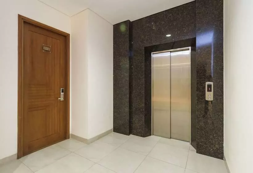 ペンション Reddoorz Plus @ Cbd Bintaro