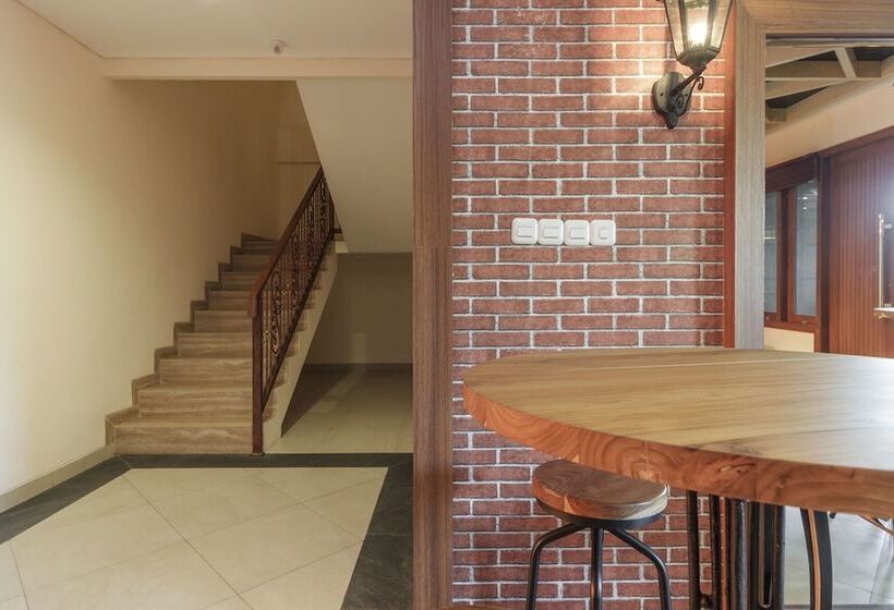 بنسيون Reddoorz Plus @ Cbd Bintaro