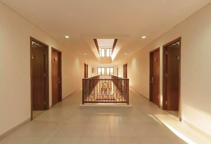 ペンション Reddoorz Plus @ Cbd Bintaro