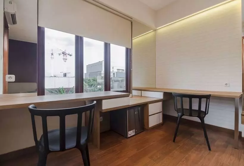 ペンション Reddoorz Plus @ Cbd Bintaro