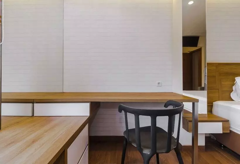 ペンション Reddoorz Plus @ Cbd Bintaro