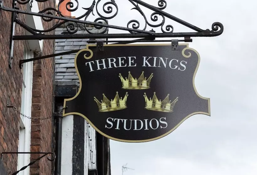 ペンション Three Kings Studios