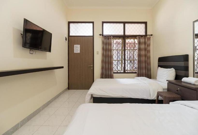Pension Reddoorz@ Cangkring Street Cirebon