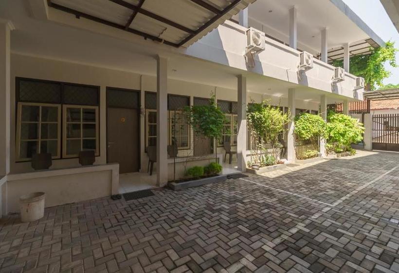 Pension Reddoorz@ Cangkring Street Cirebon