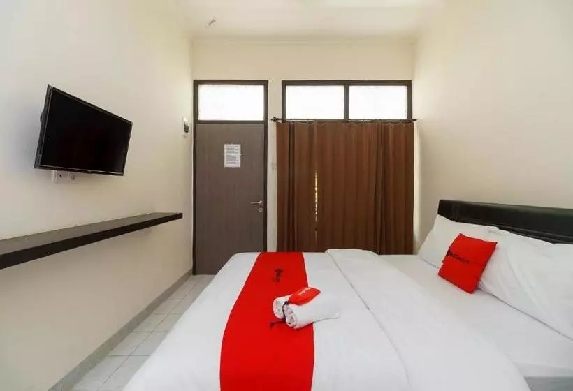 ペンション Reddoorz@ Cangkring Street Cirebon
