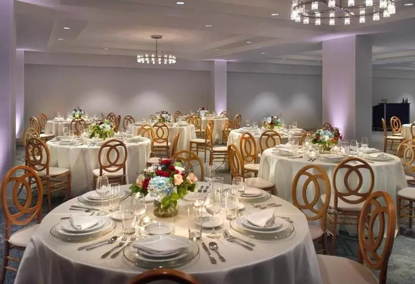 בית מלון כפרי Courtyard Miami Coconut Grove