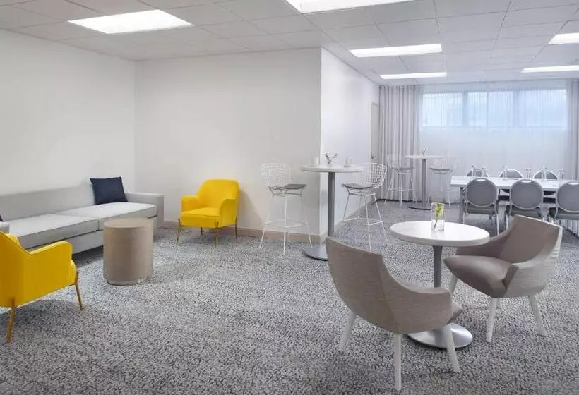 בית מלון כפרי Courtyard Miami Coconut Grove