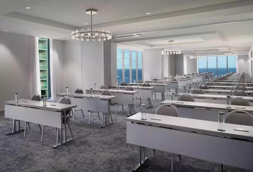 בית מלון כפרי Courtyard Miami Coconut Grove