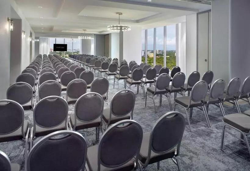 בית מלון כפרי Courtyard Miami Coconut Grove