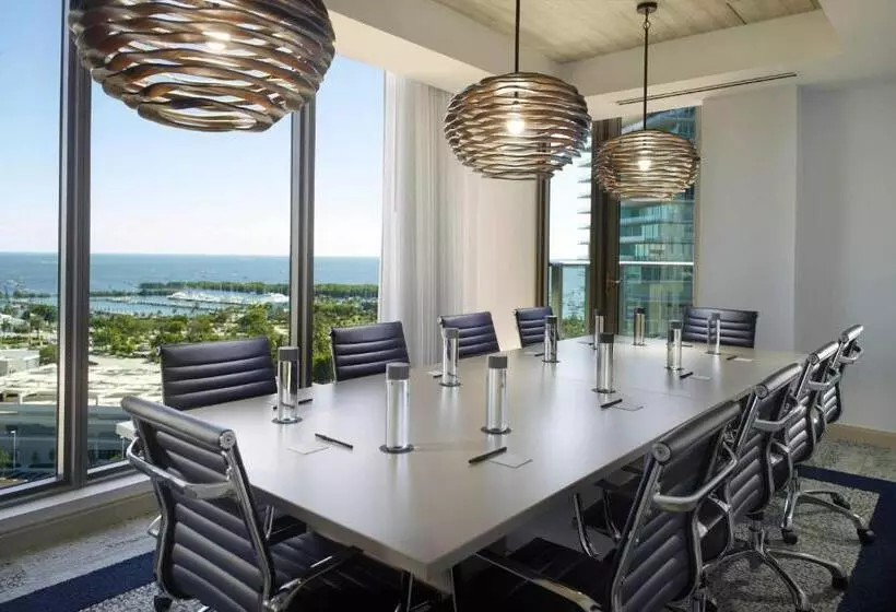 בית מלון כפרי Courtyard Miami Coconut Grove