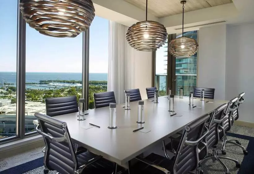 בית מלון כפרי Courtyard Miami Coconut Grove