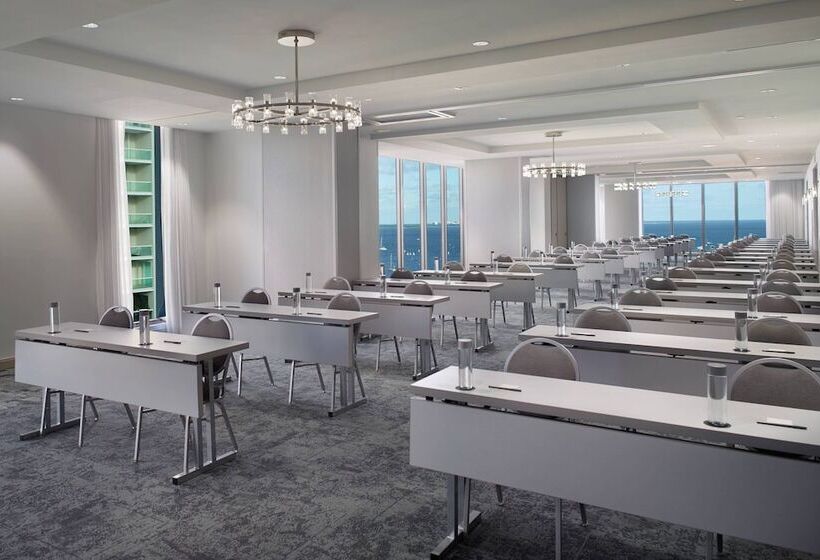 هتل Courtyard Miami Coconut Grove