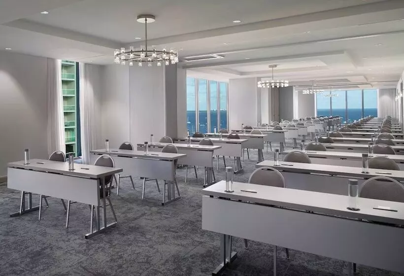 בית מלון כפרי Courtyard Miami Coconut Grove